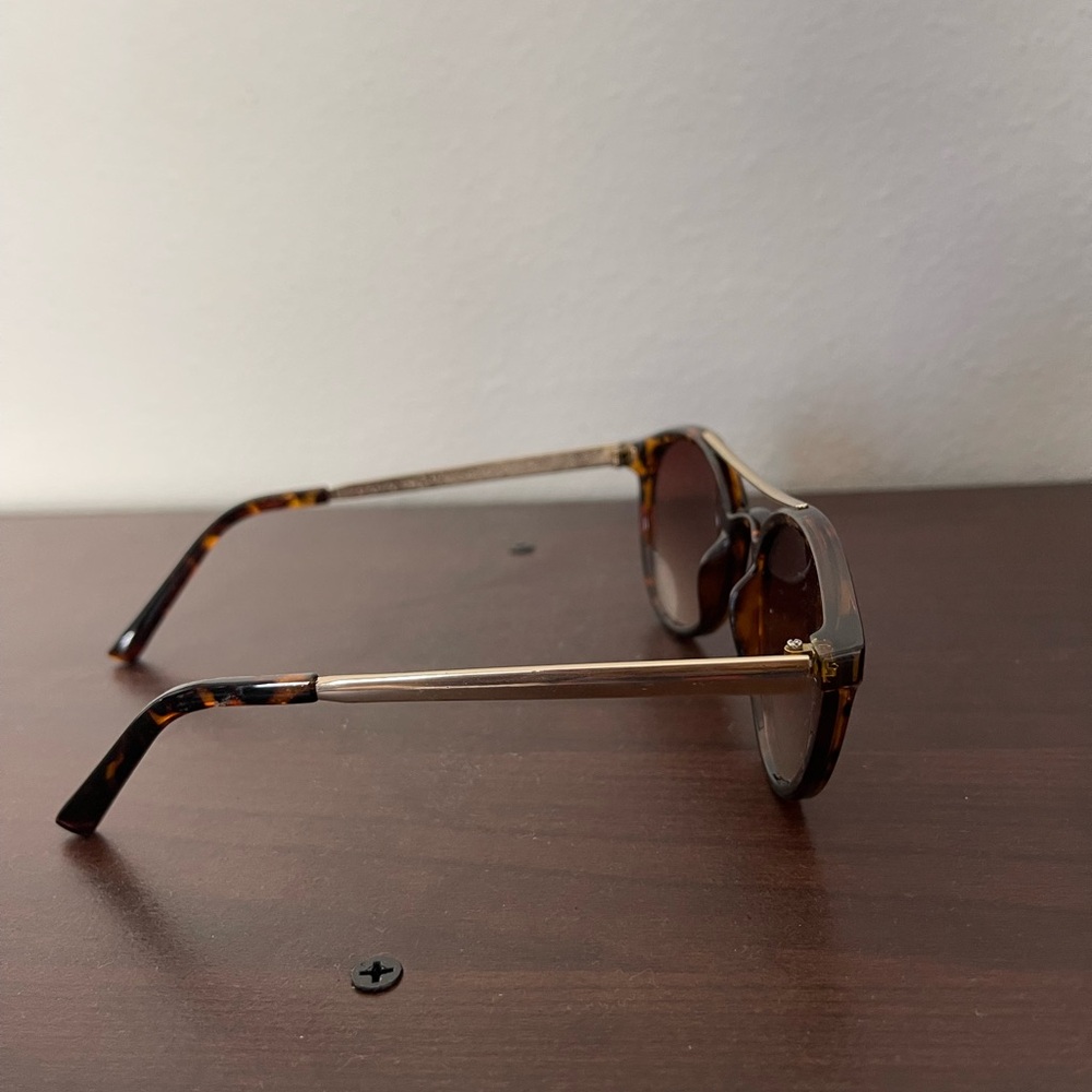 Tortoise Shell Round Sunglasses - Picture 2 of 4